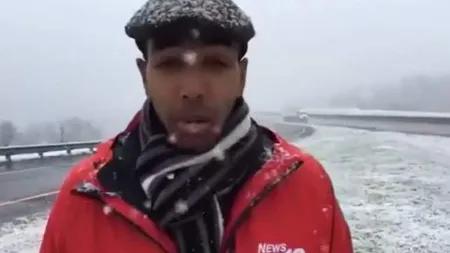 Râzi cu lacrimi! Ce a păţit acest reporter în timp ce transmitea o ştire live. A trăit cel mai jenant moment din viaţa lui