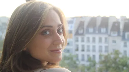 Cum arată fiica lui Dem Rădulescu şi ce carieră a început. Irina are 34 de ani şi seamănă foarte bine cu tatăl ei