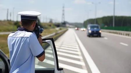 Un tânăr de 21 de ani a fost depistat conducând cu 216 km la oră în localitate, pe ninsoare