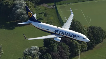 Panică la bordul unui avion Ryanair! Mai mulţi pasageri au leşinat, iar unul a avut nevoie să fie resuscitat