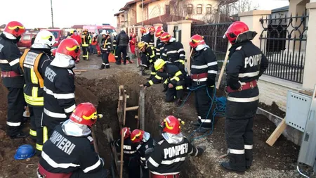 Bărbat ÎNGROPAT DE VIU după ce un mal de pământ s-a prăbuşit peste el. Salvatorii au ajuns prea târziu la el