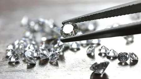 Trei români şi un sârb, condamnaţi la închisoare în Franţa, după ce au furat diamante în valoare de un milion de euro