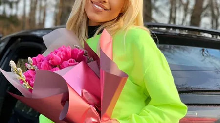 Cine o dezbracă pe Amna, după divorţ? Imaginile cu vedeta şi un bărbat, la ceas de seară