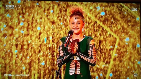 Moment emoţionant la Românii au talent! O fetiţă de 10 ani a luat Golden Buzz-ul şi i-a făcut pe juraţi să plângă