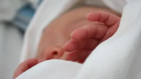 Al treilea bebeluş din Timişoara şi mama sa, confirmaţi cu noul coronavirus. Ce simptome a avut nou-născutul