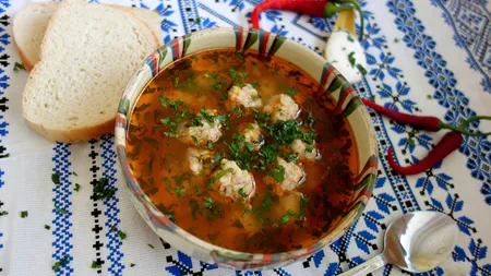 Ciorbă de perişoare. 11 reţete cu cele mai delicioase ciorbe de perişoare