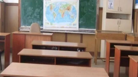 Dosar penal pentru directorul demis de la liceul din Dăbuleni după ce mai mulţi elevi s-au intoxicat ca urmare a unei dezinsecţii
