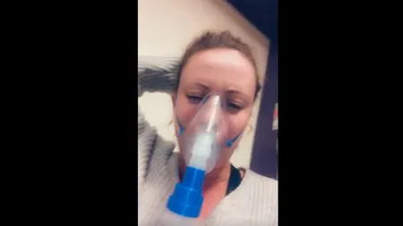Imagini tulburătoare: O femeie bolnavă de coronavirus s-a filmat în cea mai fragilă ipostază pentru a transmite lumii un mesaj