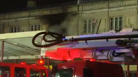 Incendiu puternic la Gara de Nord. Zeci de oameni evacuaţi de urgenţă