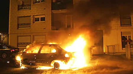 Bărbat reţinut pentru incendierea a două maşini în Bucureşti