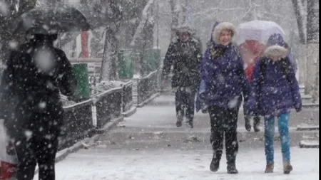 Ninsoare ca în toiul iernii, în România. Imagini spectaculoase