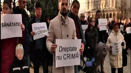 Protest în semn de solidaritate faţă de Sorina Pintea, în Baia Mare. Fiul fostului ministru, printre oamenii ieşiţi în stradă