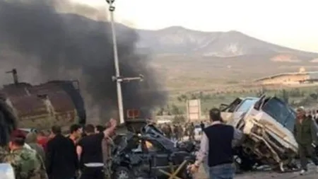 Accident rutier cu cel puţin 32 de morţi. O cisternă s-a ciocnit cu două autocare