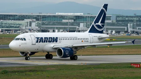 Avion Tarom plin cu europarlamentari, lovit de trăsnet