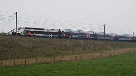 Un tren plin cu călători a deraiat între Bistriţa şi Cluj