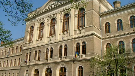 Cea mai mare universitate din România organizează admiteri şi examene de finalizare online