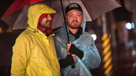 Cum au reacţionat fanii emisiunii Asia Express, după ce Alex Abagiu şi Radu Vlăduţ au părăsit competiţia: 
