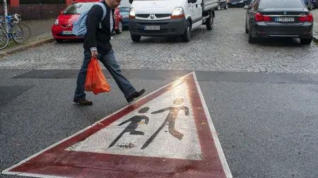 Cinci români sunt blocaţi în Viena de 13 zile. Ambasada României în Austria refuză să-i ajute