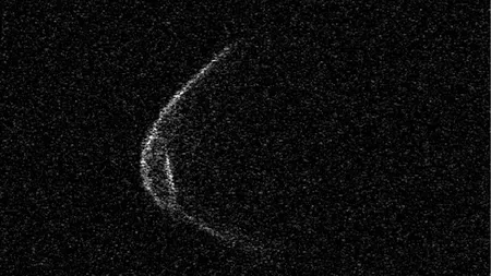 Un asteroid gigantic va trece, miercuri, pe lângă Pământ. În imaginea surprinsă de astronomi, corpul ceresc pare să poarte mască