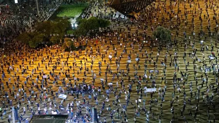 Cum se protestează fără a fi încălcată distanţarea socială impusă de Covid-19 VIDEO
