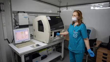 Primii pacienţii diagnosticaţi cu COVID-19, internaţi în spitalul de campanie instalat în curtea Institutului 