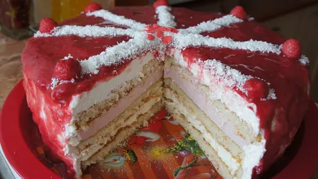 Retete de Pasti: Tort cu zmeura