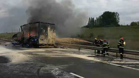 Incendiu grav pe A1! Un TIR care transporta uleiuri de maşini a fost cuprins de flăcări - FOTO VIDEO