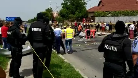 Accident grav în Craiova. Un taximetrist şi o pasageră au murit. Copilul femeii şi bunicul lui sunt grav răniţi VIDEO
