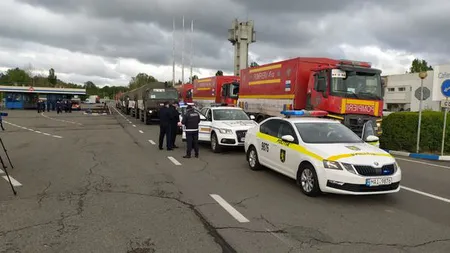 Convoiul cu ajutoare din România, întâmpinat cu aplauze şi steaguri tricolore la graniţa cu Moldova. Imagini emoţionante VIDEO
