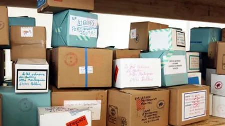 Curierat rapid, dar în ritm de melc! Doi soţi au expediat spre Bucureşti un colet care a ajuns după 23 de zile la destinaţie