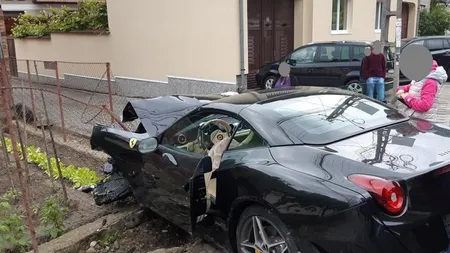 Accident cu Ferrari, în România. Bolidul de 200.000 de euro a fost distrus FOTO