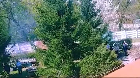 Angajaţi din cadrul Poliţiei Sibiu au încins grătarele de praznicul Sf. Gheorghe. Directoarea adjunctă, printre cei 20 de participanţi