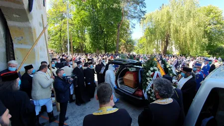Andrei Caramitru, atac dur din cauza tratamentului primit de ÎPS Pimen: Cine decide asta? Şi cu ce drept?