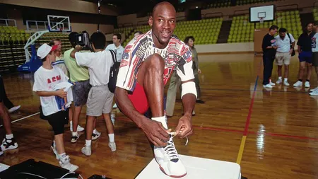 Prima pereche Air Jordan, vândută la licitaţie pe un preţ exorbiant. Cât costă acum ghetele cu care Michael Jordan a făcut istorie