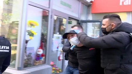 Tânărul care a jefuit o farmacie, violent la reconstituire VIDEO