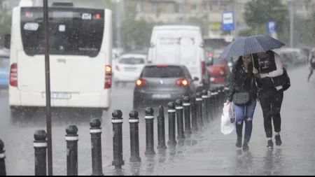 AVERTIZARE METEO. Cod GALBEN ŞI PORTOCALIU de instabilitate atmosferică. Descărcări electrice şi vijelii în mare parte din România