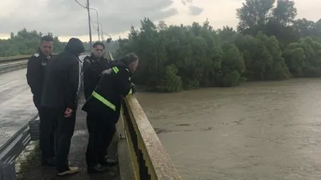 Prutul, sub cod roşu de inundaţii până la miezul nopţii. Alte 27 de râuri, sub coduri galben sau portocaliu