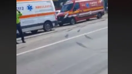 Accident rutier grav între un microbuz şi un TIR. Opt persoane, rănite în urma impactului VIDEO