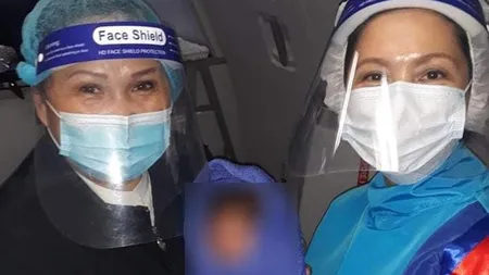 Naştere la peste 9.000 de metri altitudine! Câţiva însoţitori de zbor au ajutat la naşterea unui bebeluş FOTO