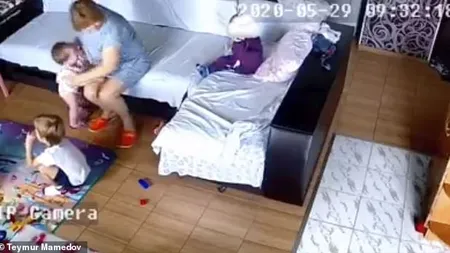 Educatoare arestată pentru crimă. Momentul şocant în care omoară un bebeluş de un an a fost surprins de camere VIDEO