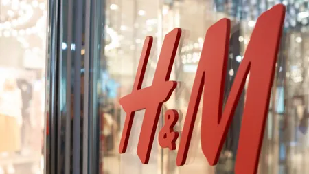 Vânzările companiei H&M au scăzut cu 50% între lunile martie şi mai
