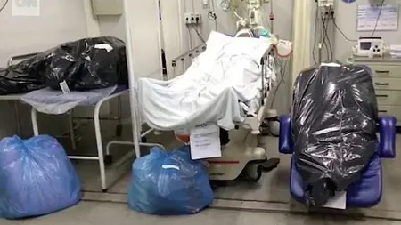Corpuri ale victimelor noului coronavirus ţinute în saci lângă paturile pacienţilor din Brazilia