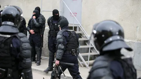 Grupare care se ocupa cu furturile motoarelor de bărci din Suedia, destructurată de poliţiştii din Bacău. 11 persoane au fost reţinute
