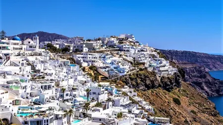 Relaxare aproape totală în Grecia. S-au redeschis majoritatea hotelurilor, copiii s-au reîntors îş şcoli şi grădiniţe
