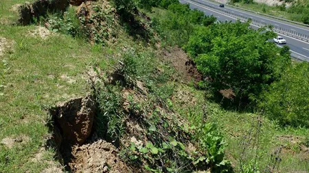 Peisaj dezolant pe Autostrada A1 Orăştie-Sibiu. Cum arată acum lotul inaugurat în 2014 FOTO