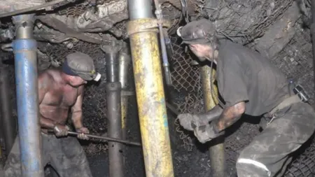 Mai mulţi mineri, intoxicaţi cu fum şi gaze toxice. A fost activat PLANUL ROŞU