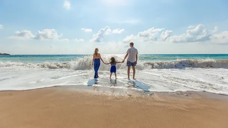 Veşti bune pentru familii! Mai multe hoteluri oferă facilităţi SPECIALE pentru copii