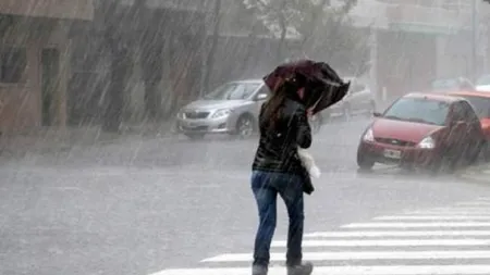 Rupere de nori în Bucureşti. ANM a emis 50 de avertizări de COD ROŞU în luna iunie FOTO şi VIDEO