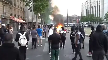 Proteste de amploare pe străzile Parisului. Manifestanţii reclamă brutalitatea poliţiştilor împotriva persoanelor de culoare VIDEO