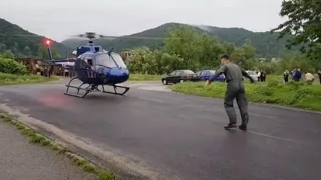 Vremea rea face prăpăd în România. Oamenii, salvaţi cu elicopterul şi bărcile din puhoaie FOTO şi VIDEO